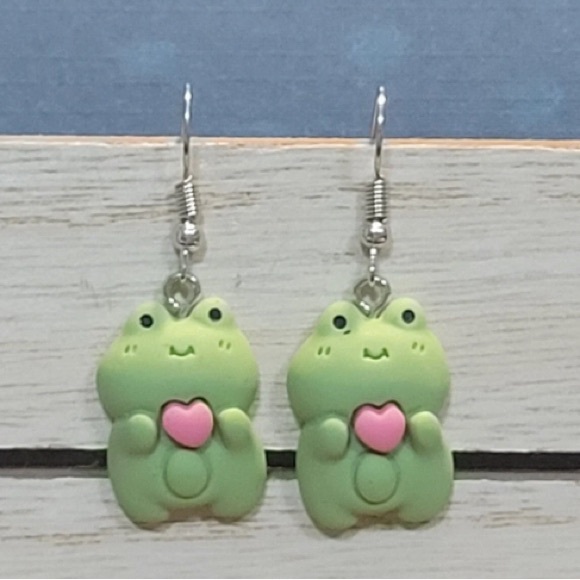 Jewelry - NWT - lovely frog hugging heart earrings set - 1 inch x 0.5 inch